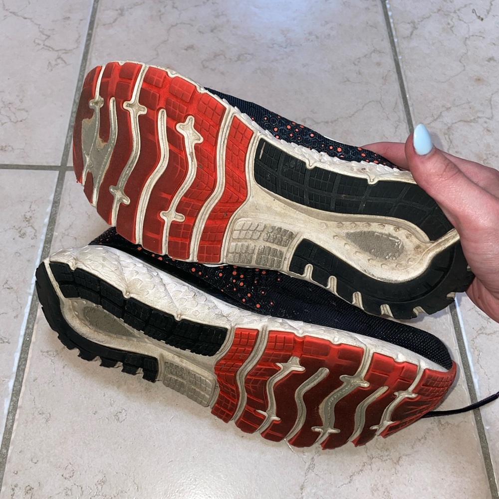 Used Brooks - Picture 7 of 7